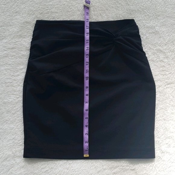 H&M black mini skirt with wrap detail and gold back zipper size 6 - Picture 13 of 13